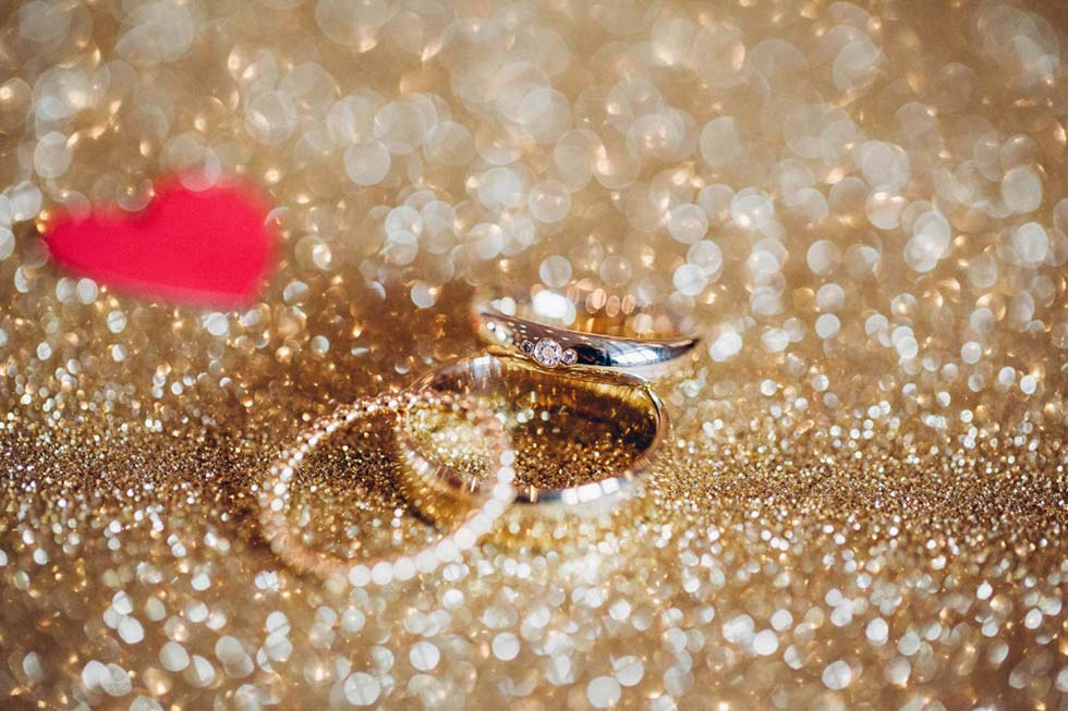 Ein farbenkräftiger Hochzeitstraum in Coral und Gold