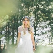 Schlichte Schönheit im Boho-Chic: Die Light & Lace Brautmoden-Kollektion 2016