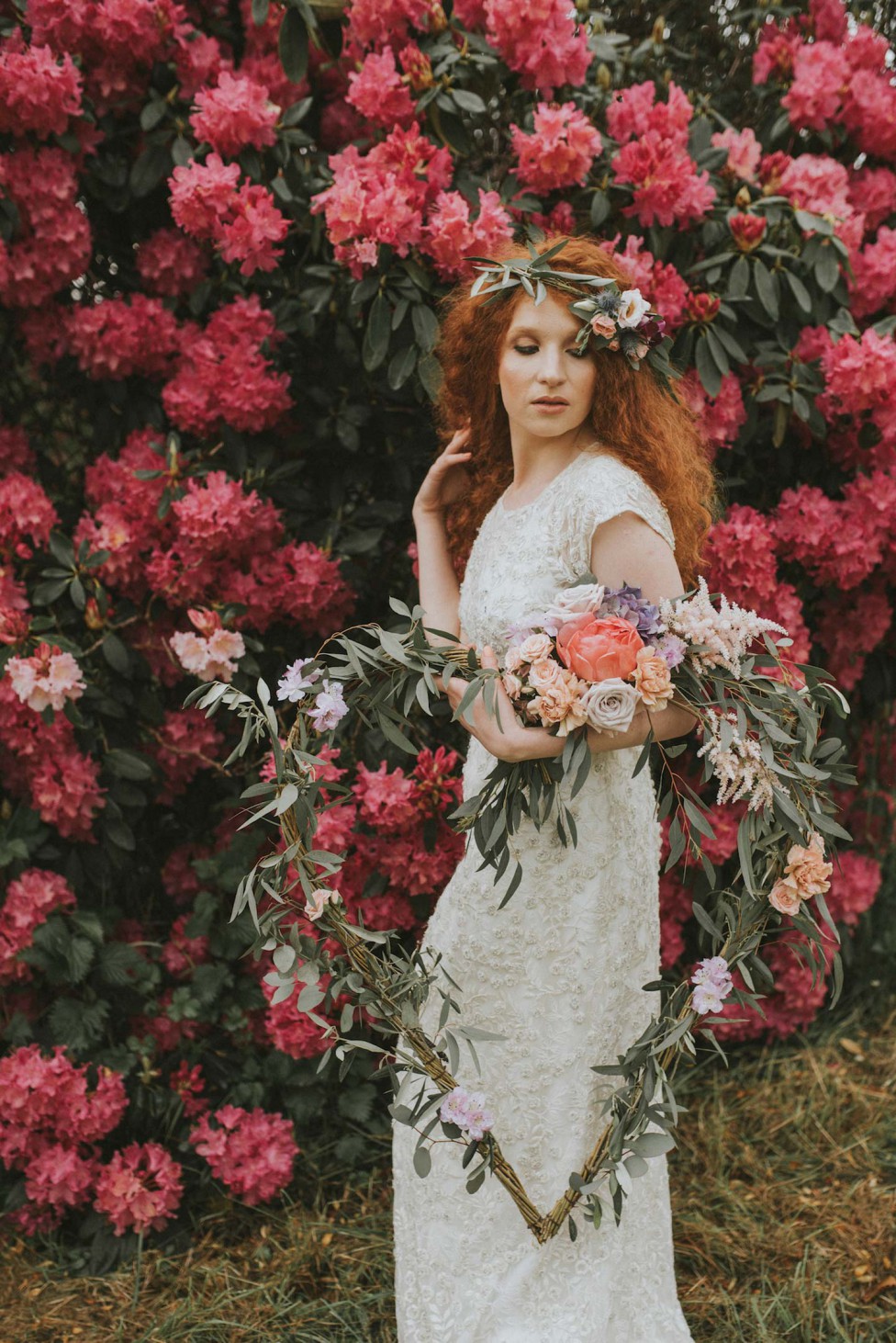 Verträumte Brautkleider-Party im romantischen Garten