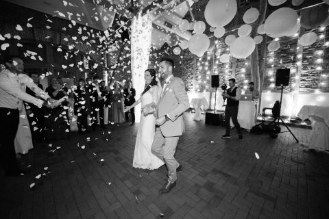 Corinna & Pascal: Elegante Scheunenhochzeit im Sommer