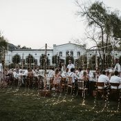 Schlosshotel Gartrop: Outdoor-Hochzeit unter Lichterketten
