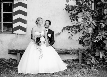 Pia & David: Eine rustikal elegante Hochzeit am Rhein