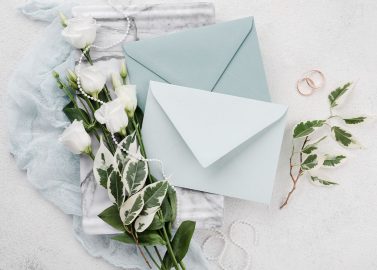 So gestaltet ihr eine stilvolle Hochzeitseinladung mit visuellen Elementen